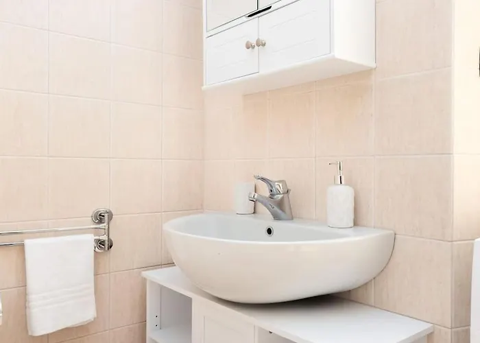 Bgy Airport 10min - Casa Moderna Con Ampio Balcone Apartman